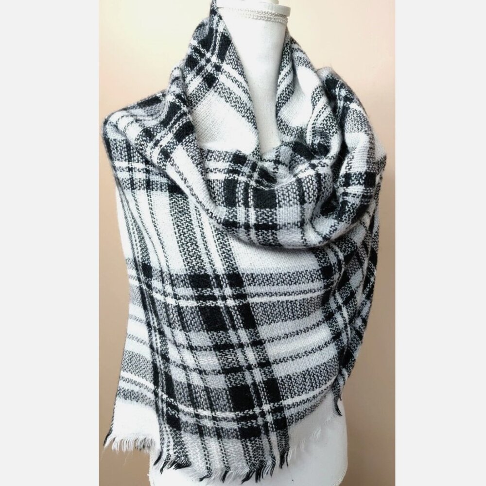 NEW Modcloth Black and White Plaid Blanket Scarf with Fringe